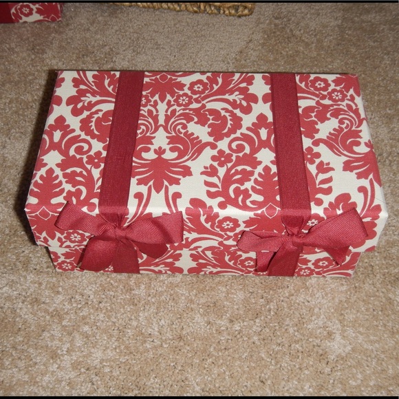 Red Damask Storage Box - Picture 1 of 4